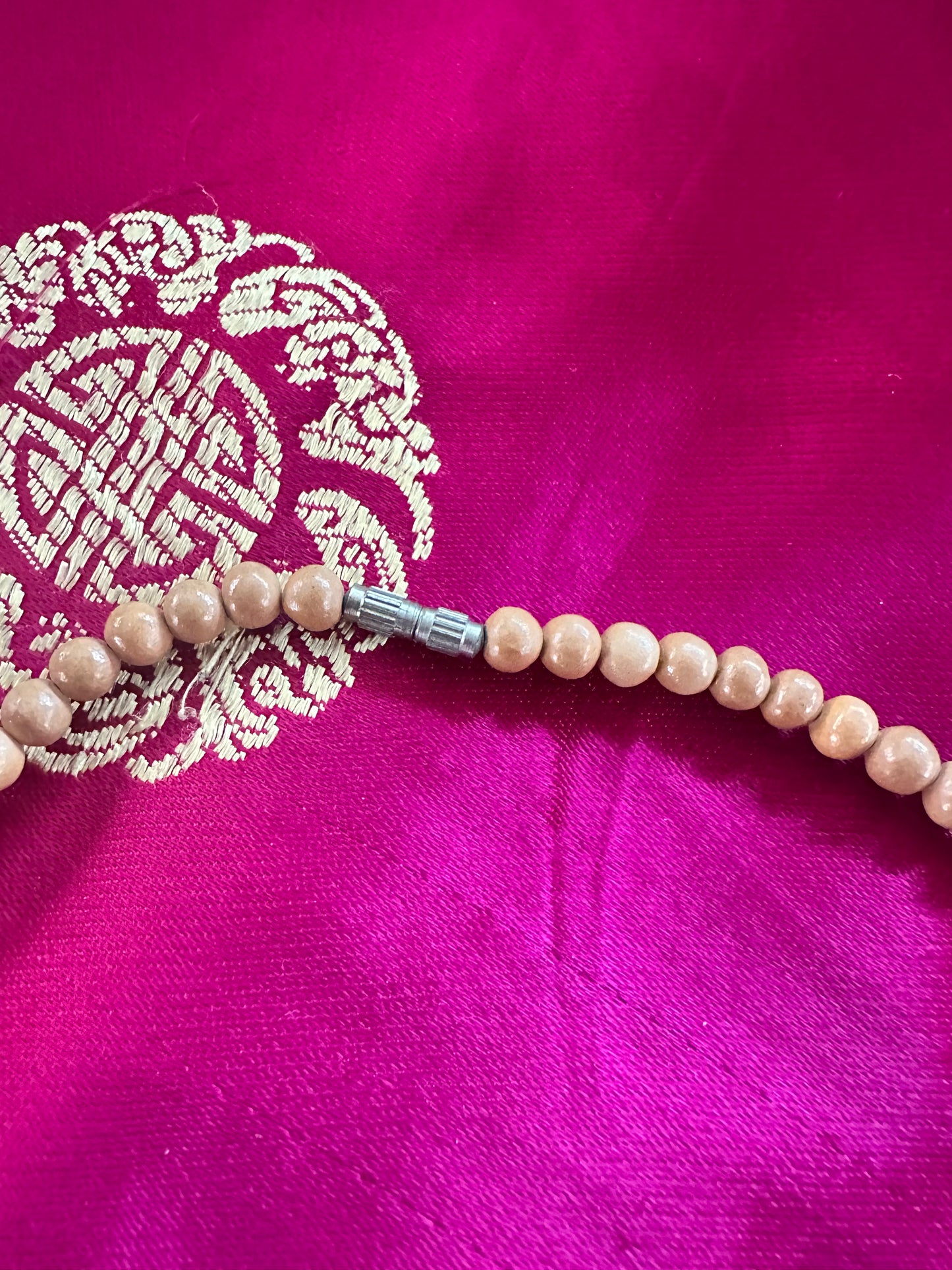 🌙 Boho Carved Bead Necklace